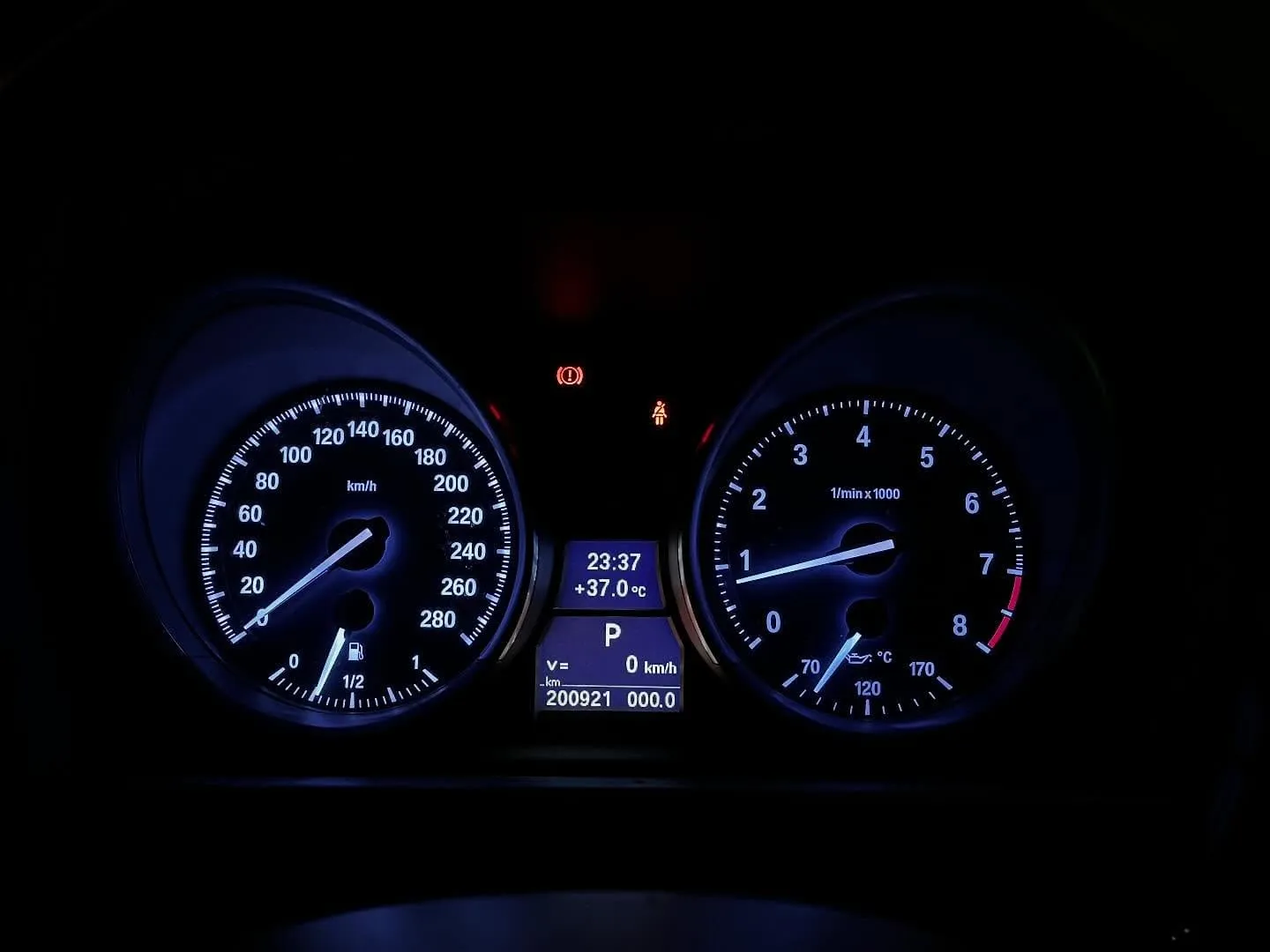 E90に組み込んだE89 Z4のメータークラスター